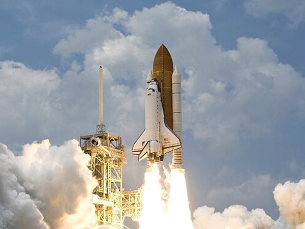 spaceship launch liftoff
